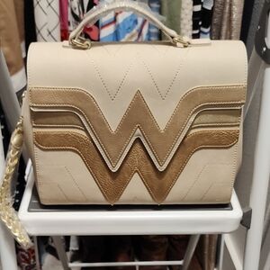 NWOT Loungefly Wonder Woman Elegant Cream and Gold Handbag Crossbody